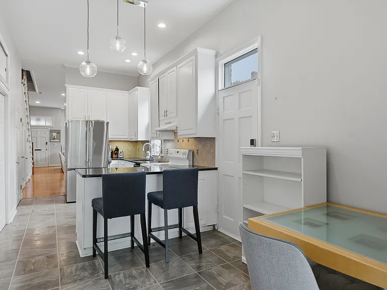 404 N Shields Ave — Photo 11