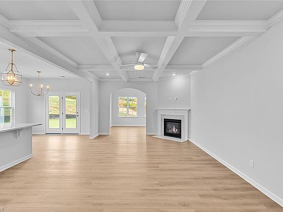 5th image of 326 Yarrow Dr