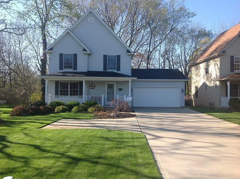 11525 W Pleasant Valley Rd photo 1