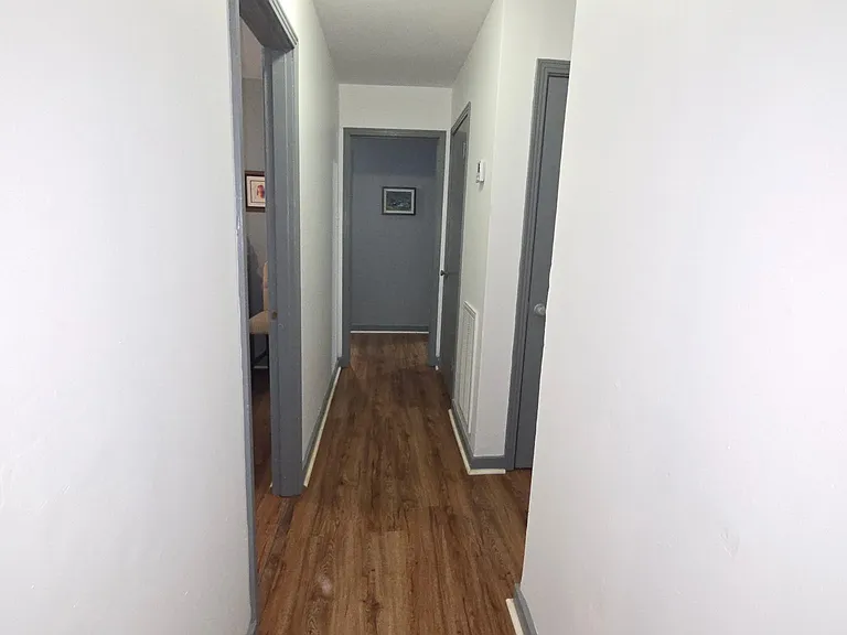 1387 E Jefferson St — Photo 15
