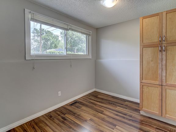 5th image of 2415 9th St NW #B