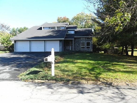 2nd image of 1815 Briarcliff Dr