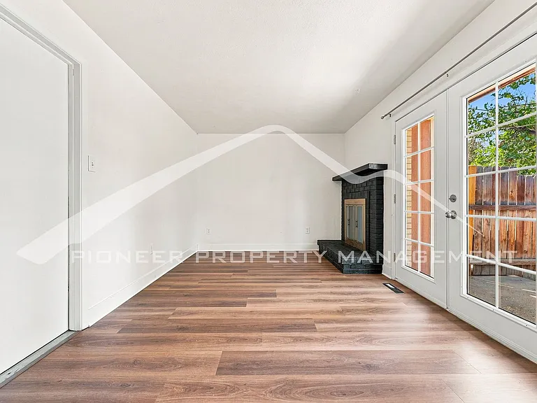 179 Eaton Ct — Photo 8