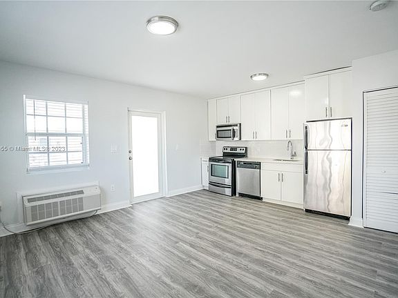 5th image of 8401 Byron Ave APT 7