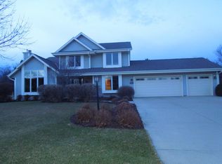 N63W14512 Ash Dr, Menomonee Falls, WI 53051