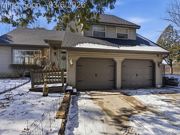 3rd image of 1615 N Five Lakes Rd