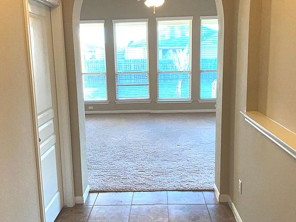 2nd image of 516 Coventry Dr