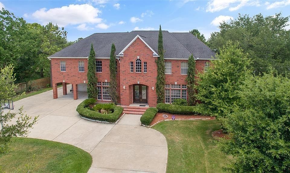 1st image of 806 W Edgewood Dr