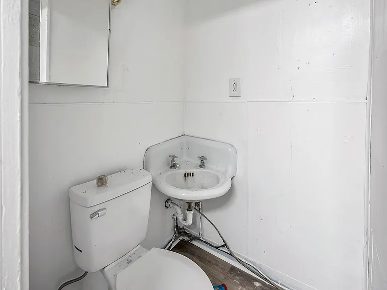 63 N Main St — Photo 6