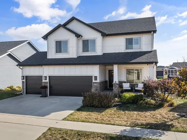9728 Brightwater Dr, Johnston, IA 50131