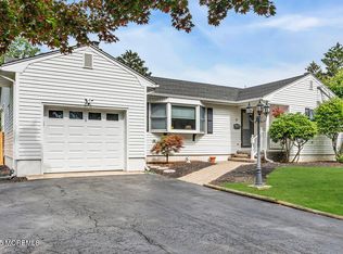 17 Rose St, Lincroft, NJ