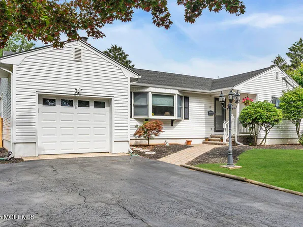 17 Rose Street, Lincroft, NJ 07738