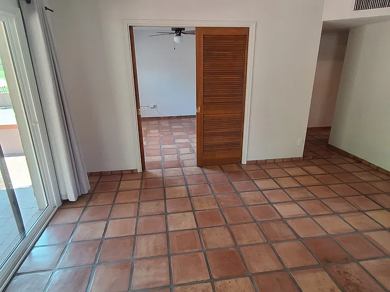 125 E Los Arcos — Photo 2