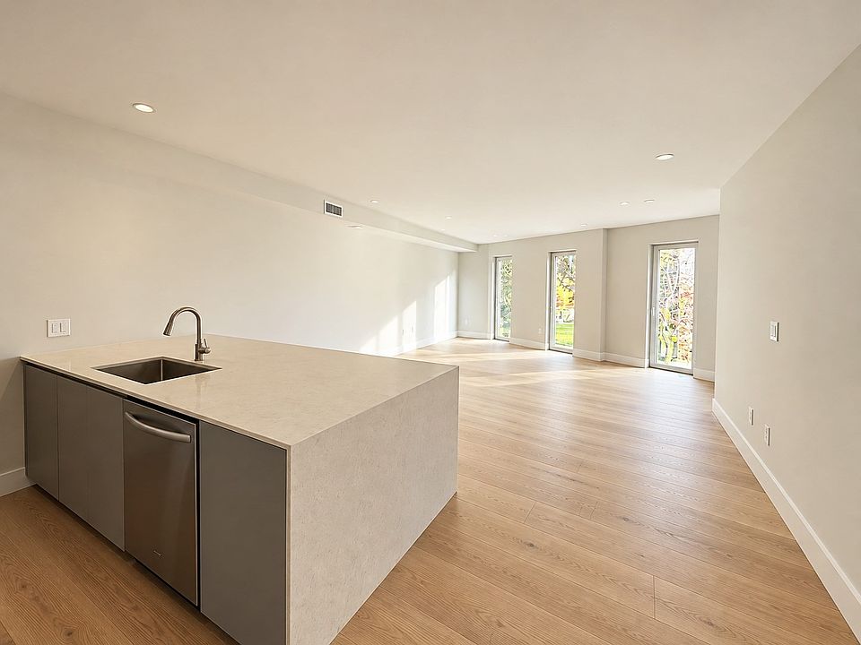 1st image of 27 Kenilworth St #6