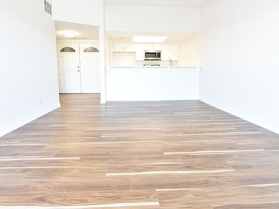 3rd image of 2061 Las Vegas Ave APT 10