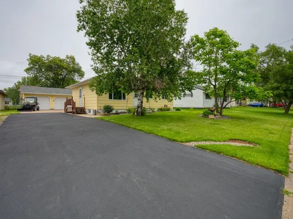 229 Wyandotte Rd, Hoyt Lakes, MN 55750