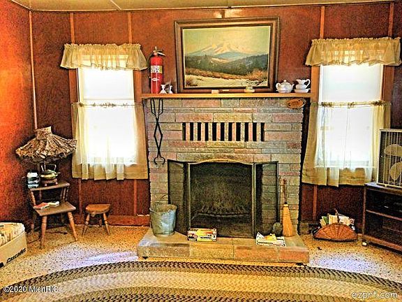 4th image of 5821 S Whalen Lake Dr