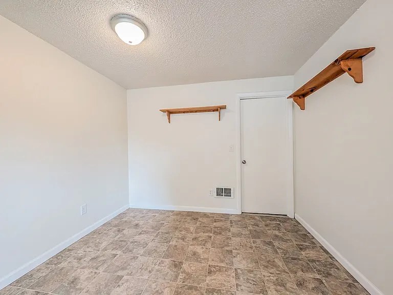 15901 Manor Way — Photo 5