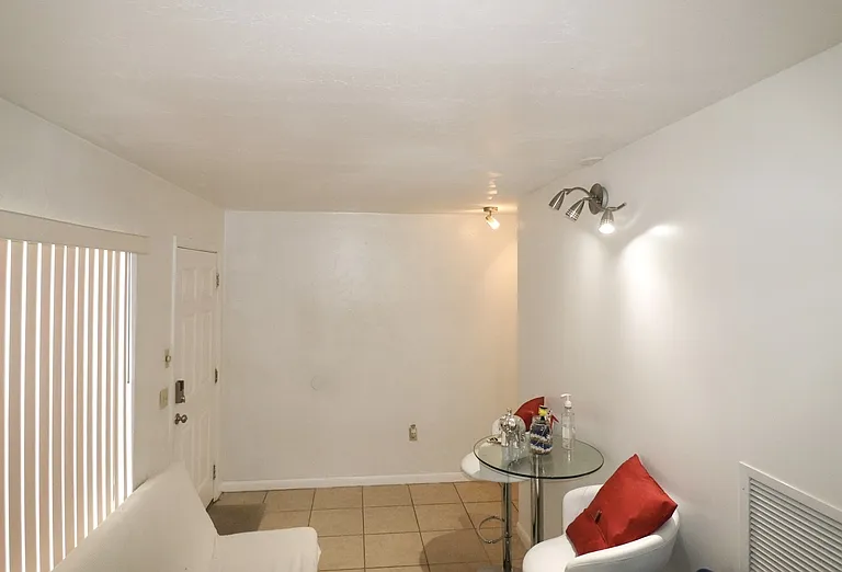 2300 SW 43rd St #C — Photo 5