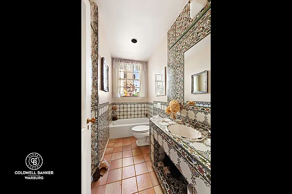 Sold by Coldwell Banker Warburg | media 10