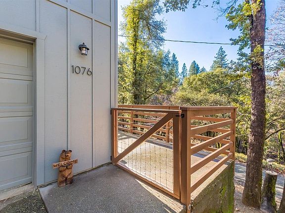 4th image of 1076 Pinecroft Rd