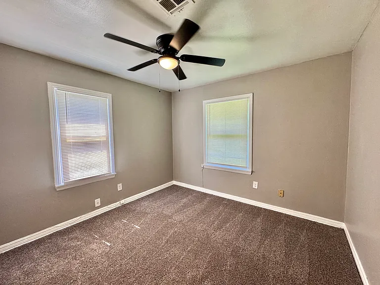 252 E Coe Dr — Photo 17