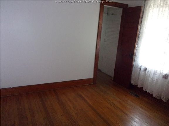 5th image of 429 McDonald Ave