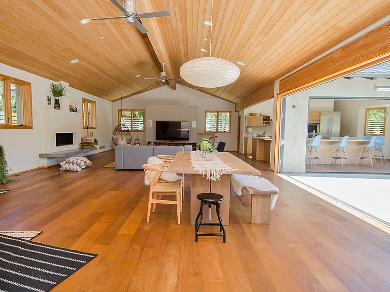 1072 Urania Ave — Photo 10