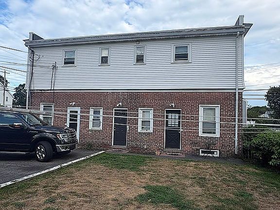 5th image of 109 Robertson St