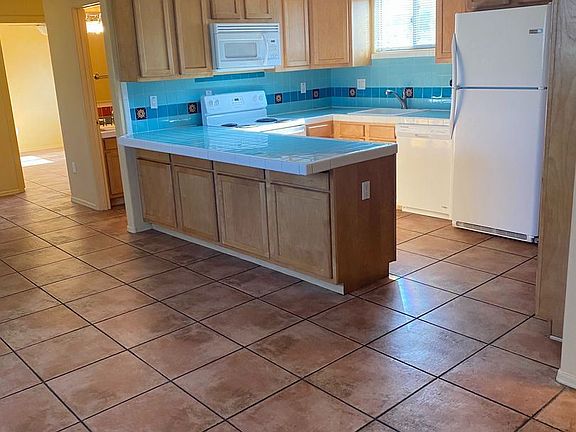 3rd image of 1019 E Drachman St #2