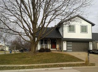 1017 W Donahue Ct, Eldridge, IA 52748