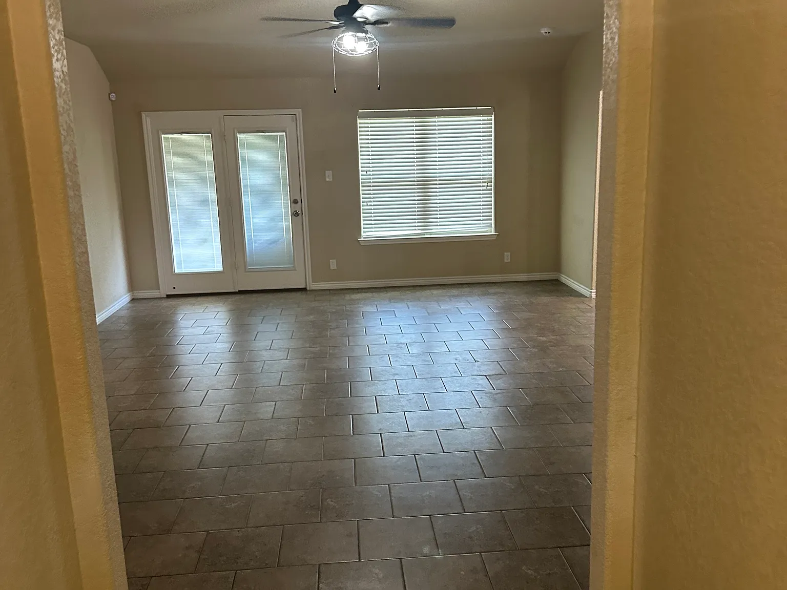 4 bed, 1881 sqft, $2,150 — Photo 3