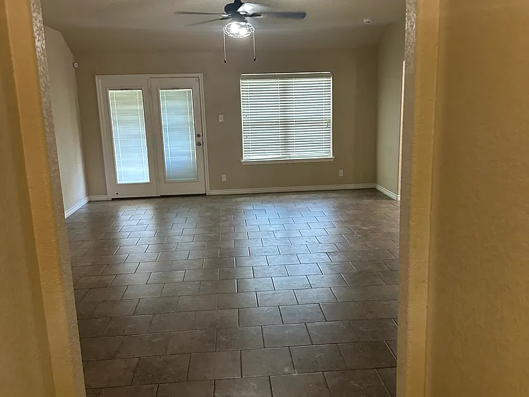 703 W Gemini Ln — Photo 3