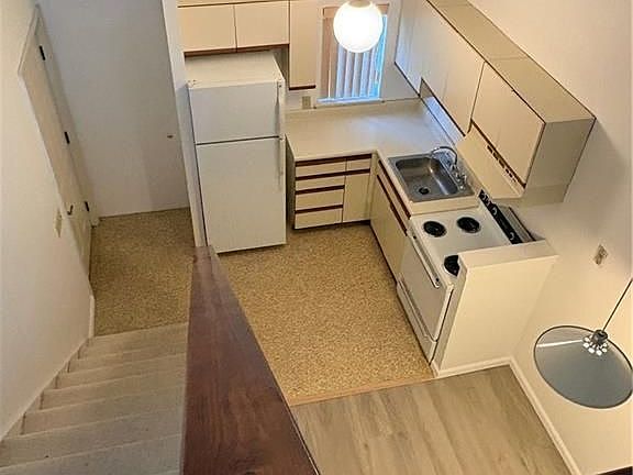 4th image of 1 W Castle Way