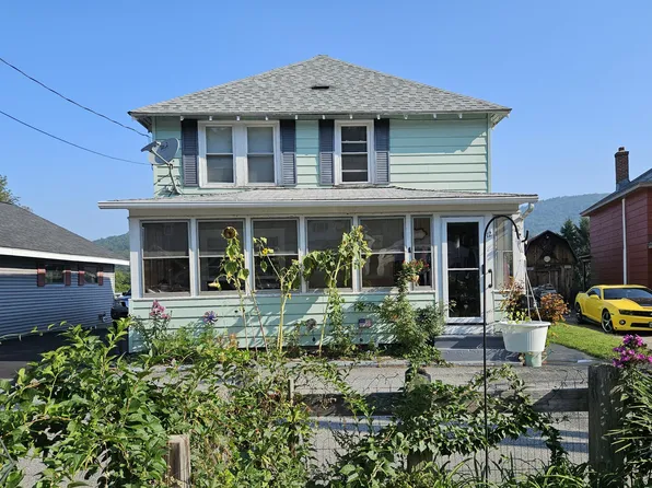 12 Smithville Road, Rumford, ME 04276