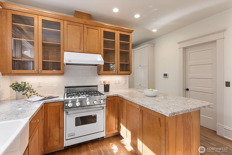 4th image of 4918 Greenwood Avenue N