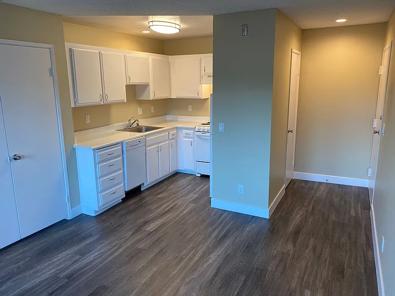 Hillcrest Palms Apartments — Photo 18