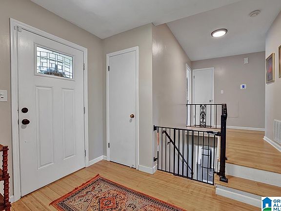 4th image of 2413 Jamestown Dr