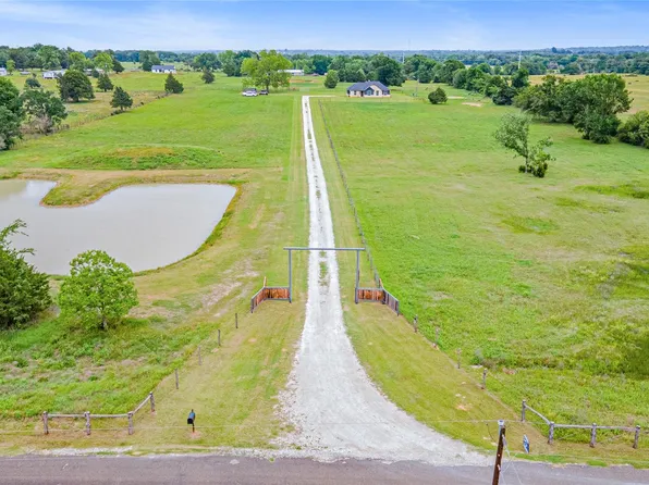 596 J W Martine Rd, Hearne, TX 77859