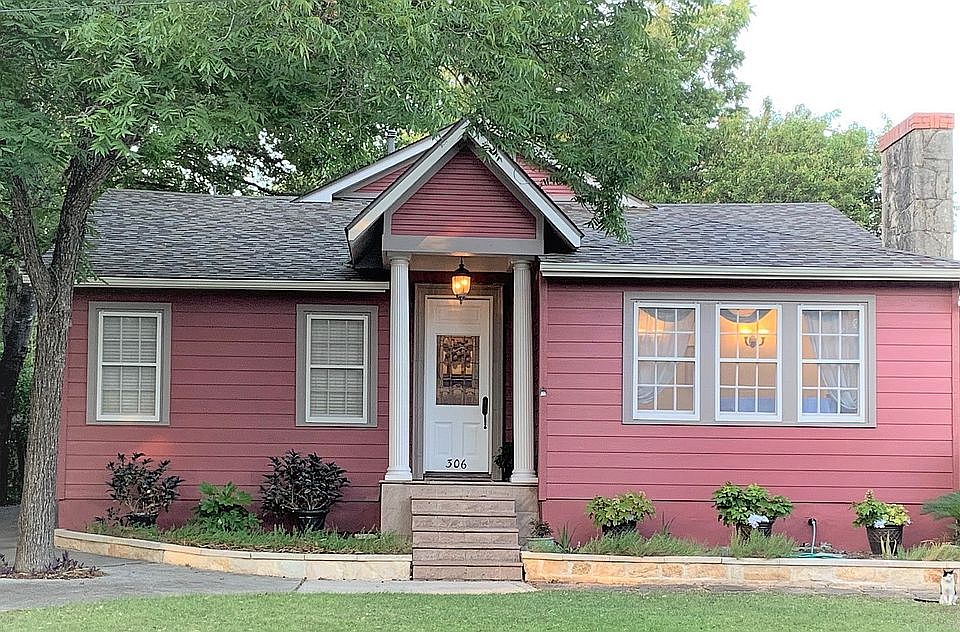 306 Corona Ave