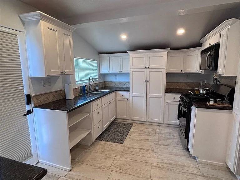 1893 N Saint Louis Ave — Photo 8