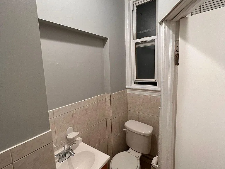 1317 44th St #2R — Photo 5