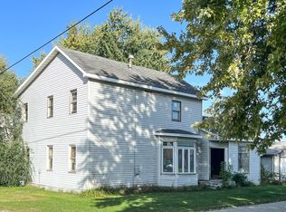 123 W North St, Creston, IL 60113