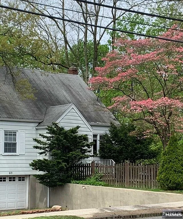 3 bed, 1358 sqft, $4,000 — Photo 1