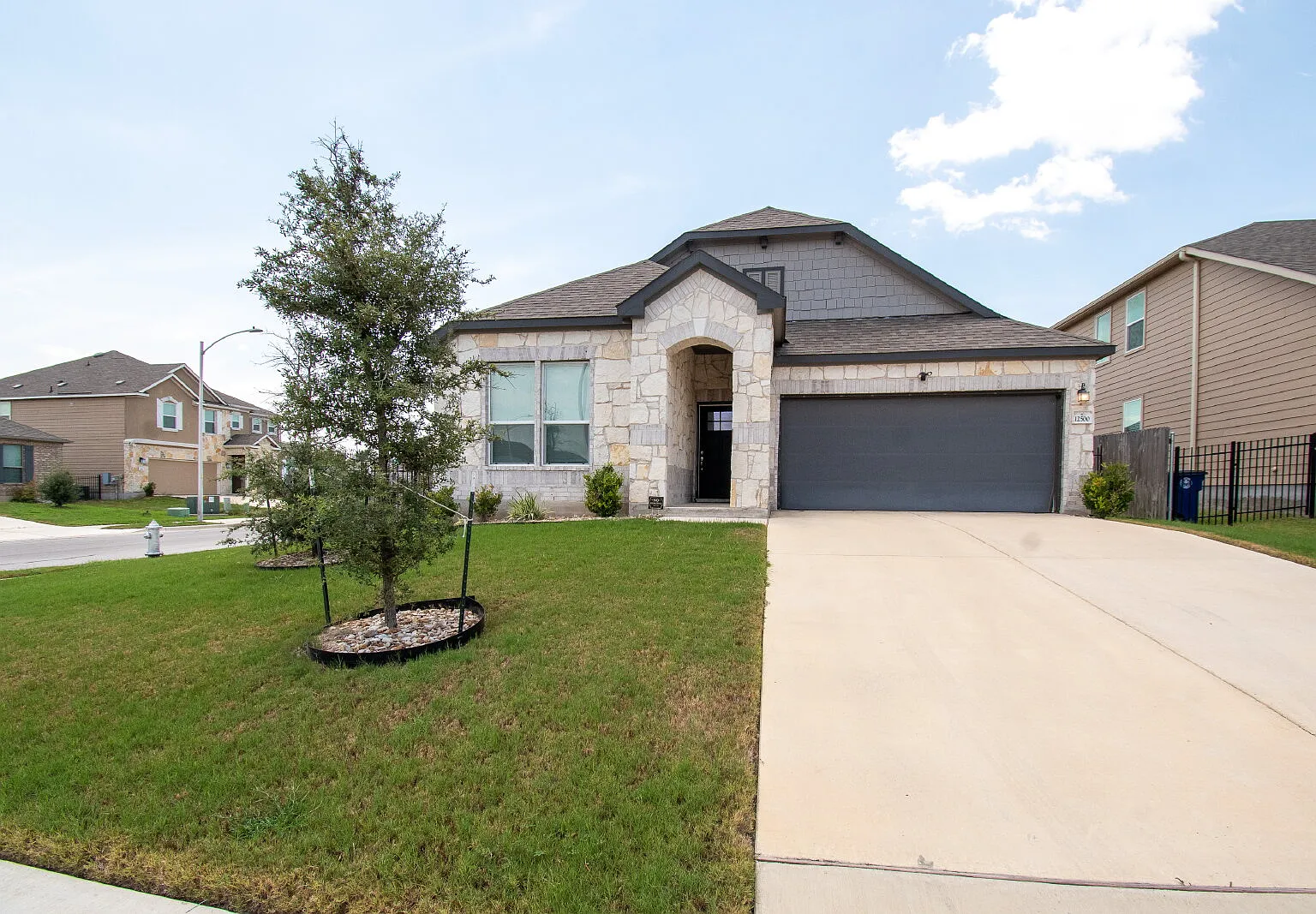 3 bed, 2.0 bath, 1491 sqft, $2,200 — Photo 1