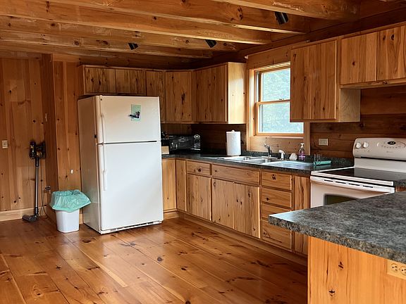 3rd image of 111 Alexander Rd