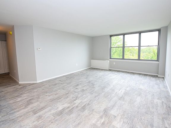 5th image of 6100 Henry Ave