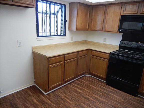 5th image of 755 N Van Buren Ave