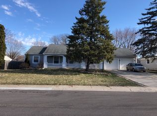 17 Fieldpoint Rd, Montgomery, IL 60538