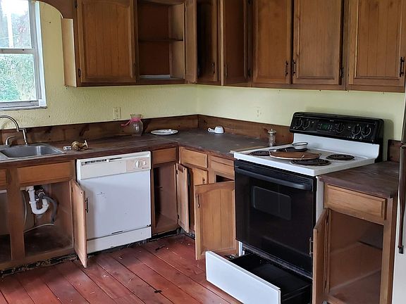 5th image of 7112 Andrews St E